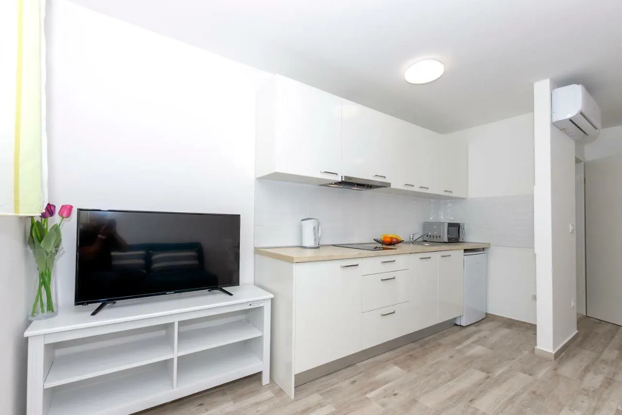 Apartments West Coast Split