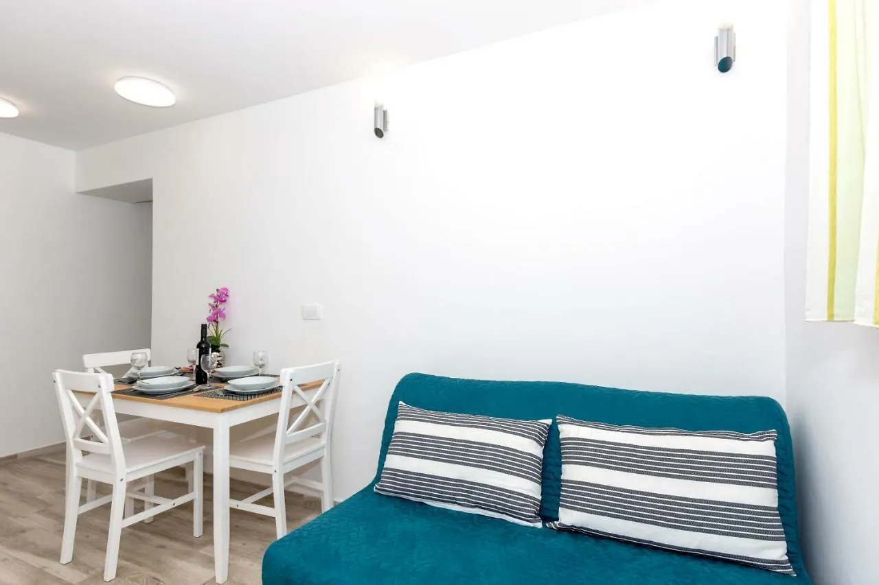 Apartments West Coast Split