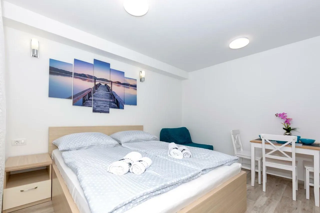 Apartments West Coast Split