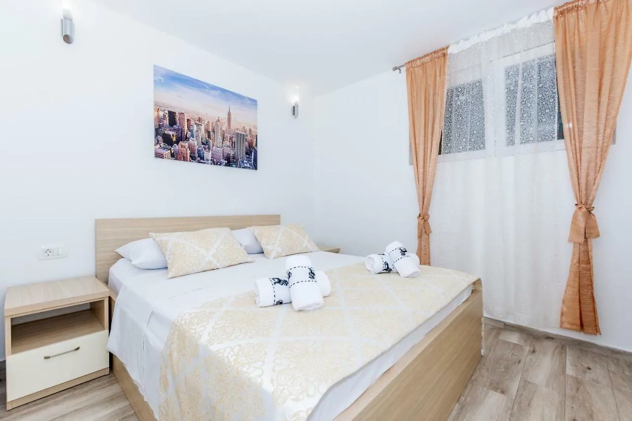 Apartments West Coast Split