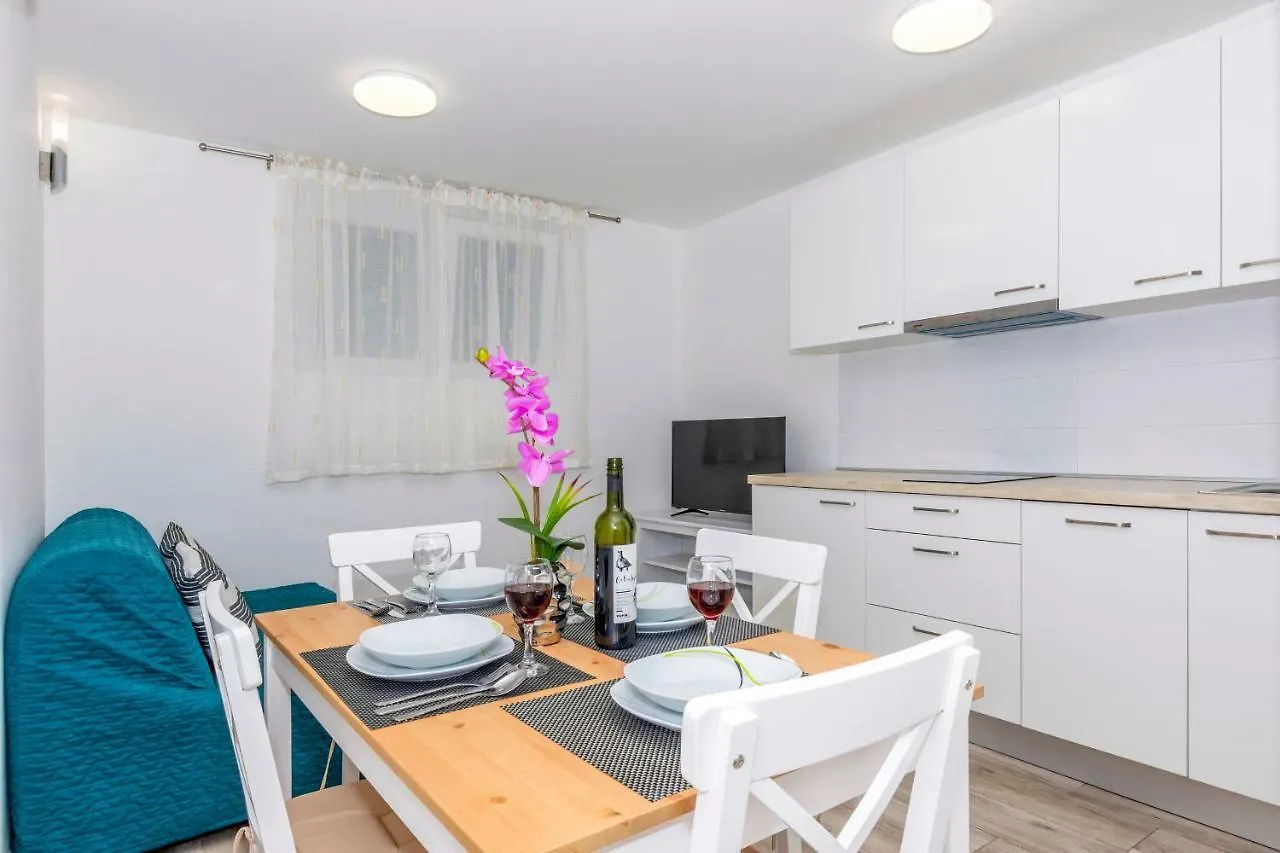 Apartments West Coast Split 0*,  Croacia